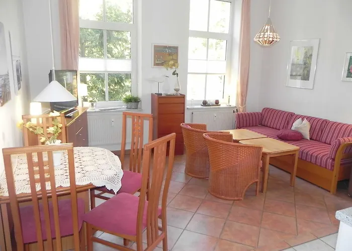 Villa Waldstrasse 10 *